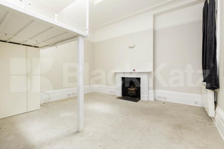 Stunning studio with a mezzanine level sleeping area mins to tube and hyde park Inverness Street, Hyde Park / Bayswater